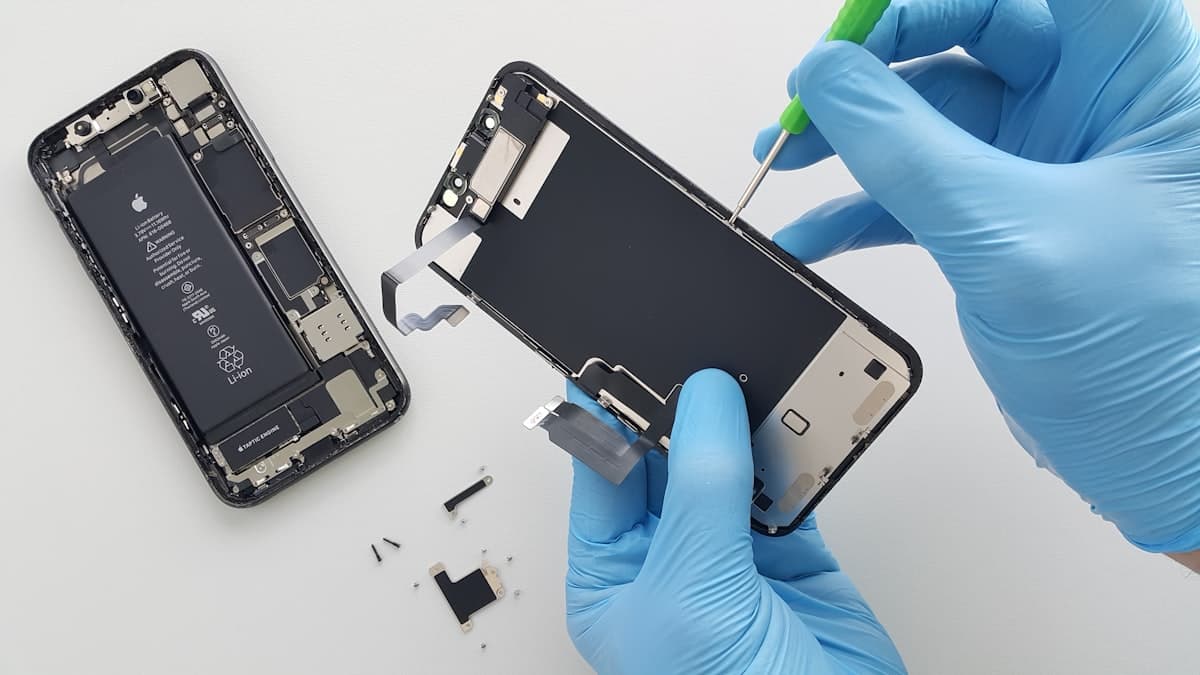 Reparatie van een telefoon van dichtbij
